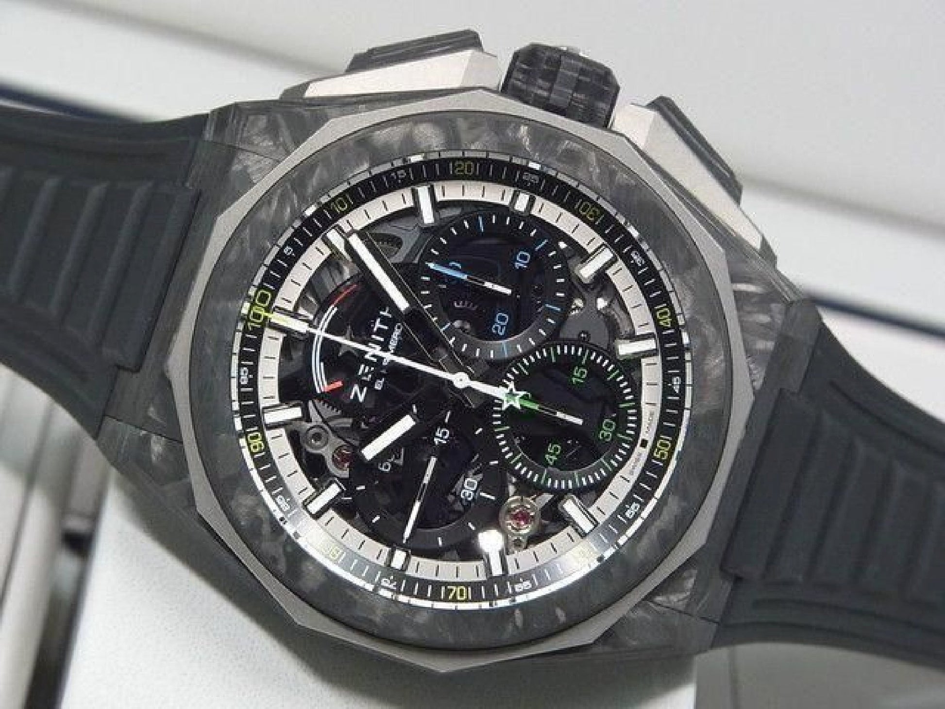 ZENITH Defy extreme Carbon 10.9100.9004/22.I200 Article authentique Homme 192616198 hannari-shop