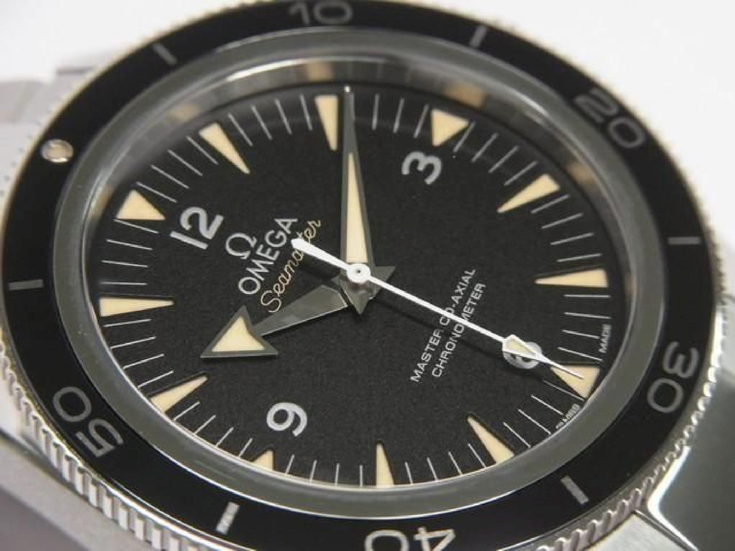 OMEGA SEA MASTER 300 41 MM sort 233.30.41.21.01.001 Herre 192911917 hannari-shop