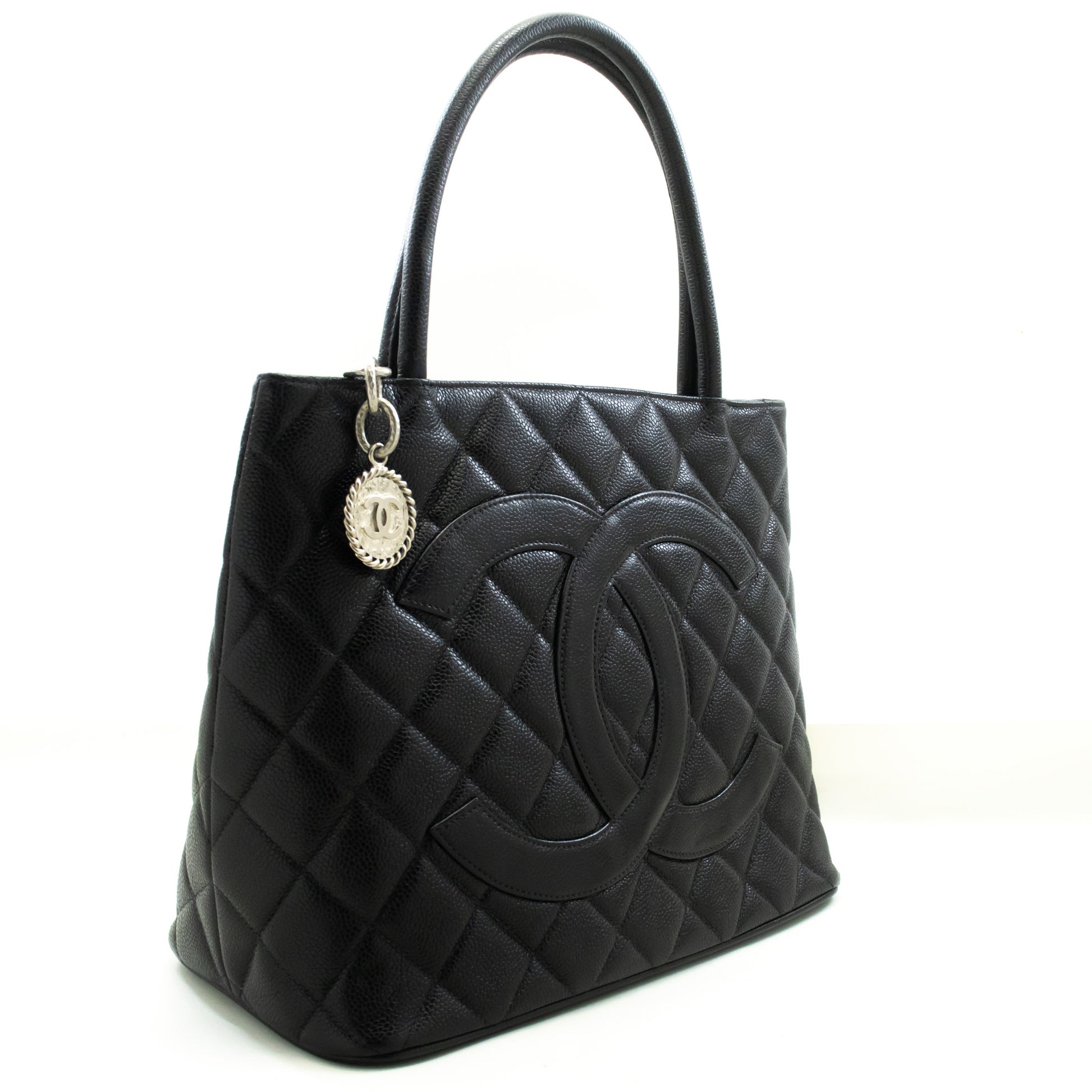 CHANEL Schultertasche aus silberner Medaillon-Caviar-Leder, Einkaufstasche, Schwarz, SV n42 hannari-shop
