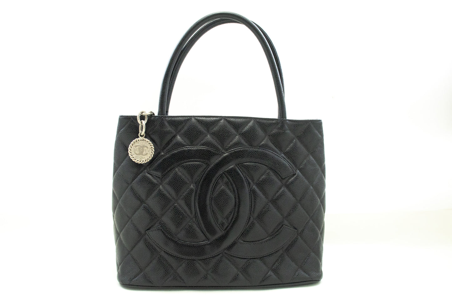CHANEL Schultertasche aus silberner Medaillon-Caviar-Leder, Einkaufstasche, Schwarz, SV n42 hannari-shop