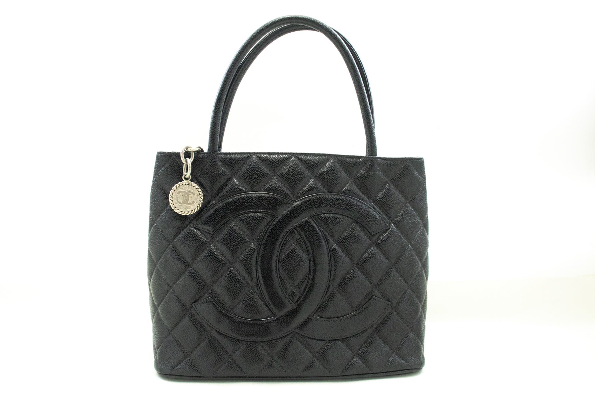 CHANEL Schultertasche aus silberner Medaillon-Caviar-Leder, Einkaufstasche, Schwarz, SV n42 hannari-shop