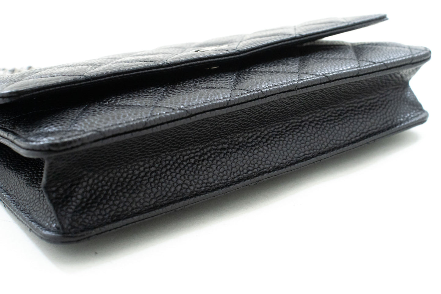 CHANEL Wallet On Chain WOC i kornet kalveskind, sort skuldertaske p60 hannari-shop