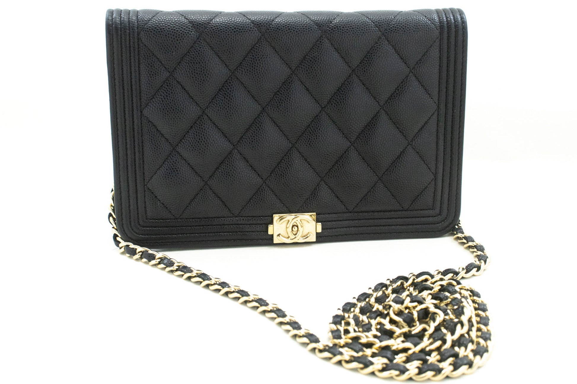 Portefeuille CHANEL Boy noir en veau grainé avec chaîne WOC sac à rabat p66 hannari-shop