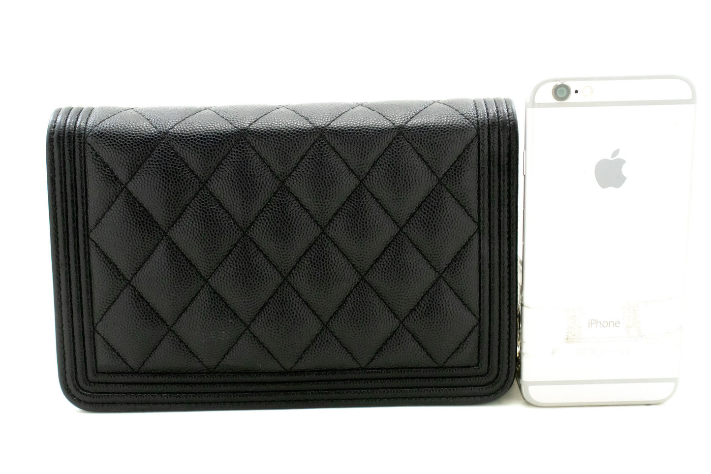 Portefeuille CHANEL Boy noir en veau grainé avec chaîne WOC sac à rabat p66 hannari-shop