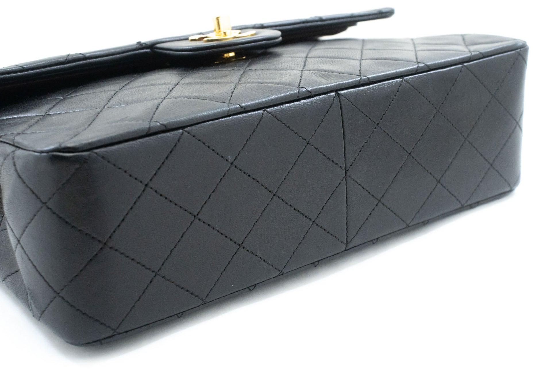 Sac à bandoulière carré CHANEL Classic Double Flap en agneau noir ad7 hannari-shop
