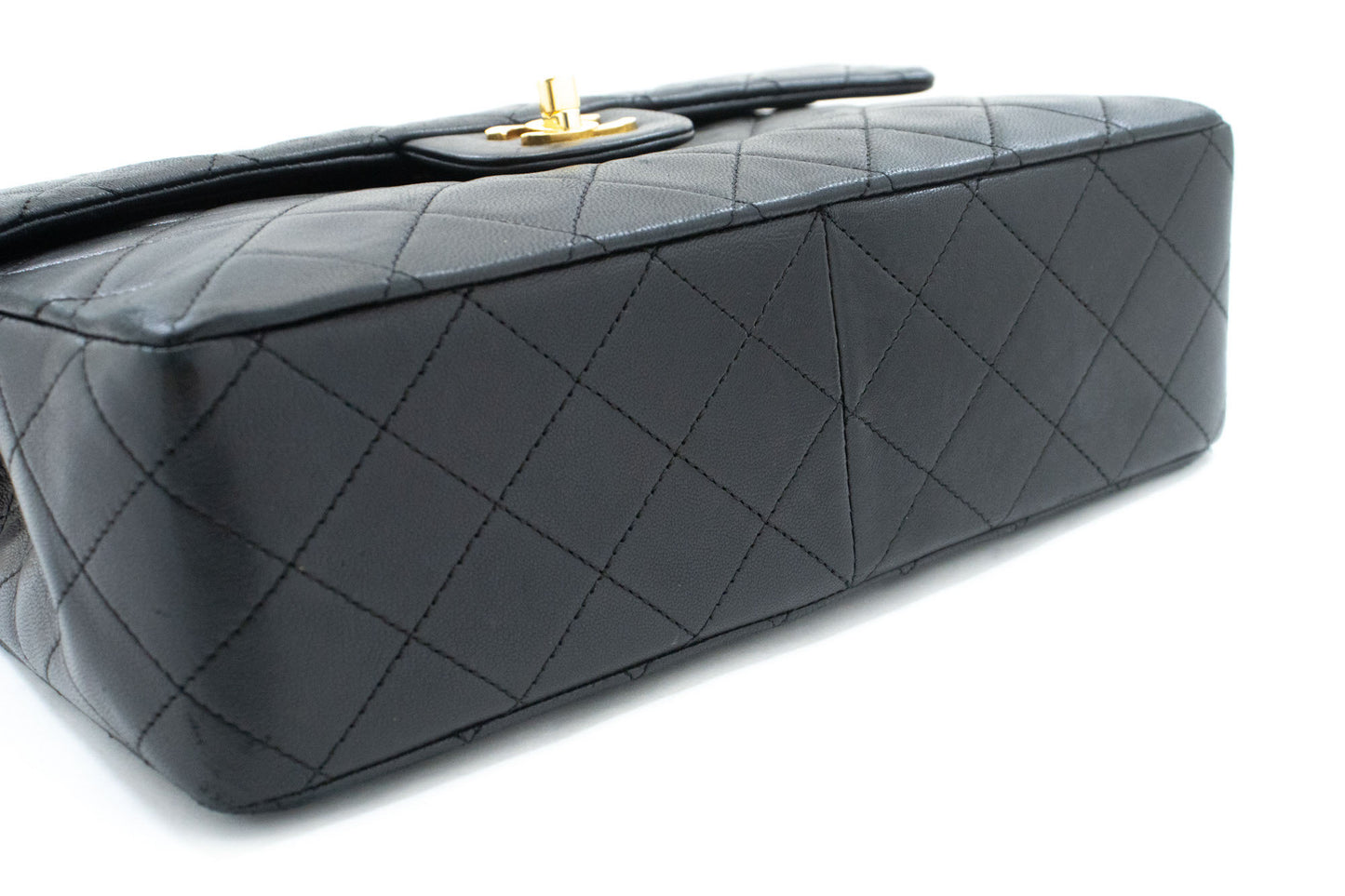 Sac à bandoulière carré CHANEL Classic Double Flap en agneau noir ad1 hannari-shop