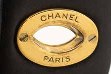 CHANEL Klassieke grote schoudertas met klepketting van 33 cm, zwart lamsleer m36