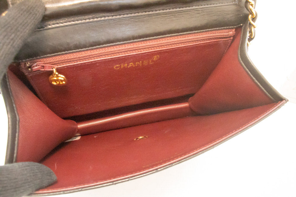 CHANEL Petit sac à bandoulière à chaîne pochette noir matelassé à rabat en agneau ao7 hannari-shop