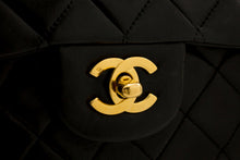 CHANEL Klassische 10"-Schultertasche mit Doppelklappe und Kette, schwarzes Lammleder, i71