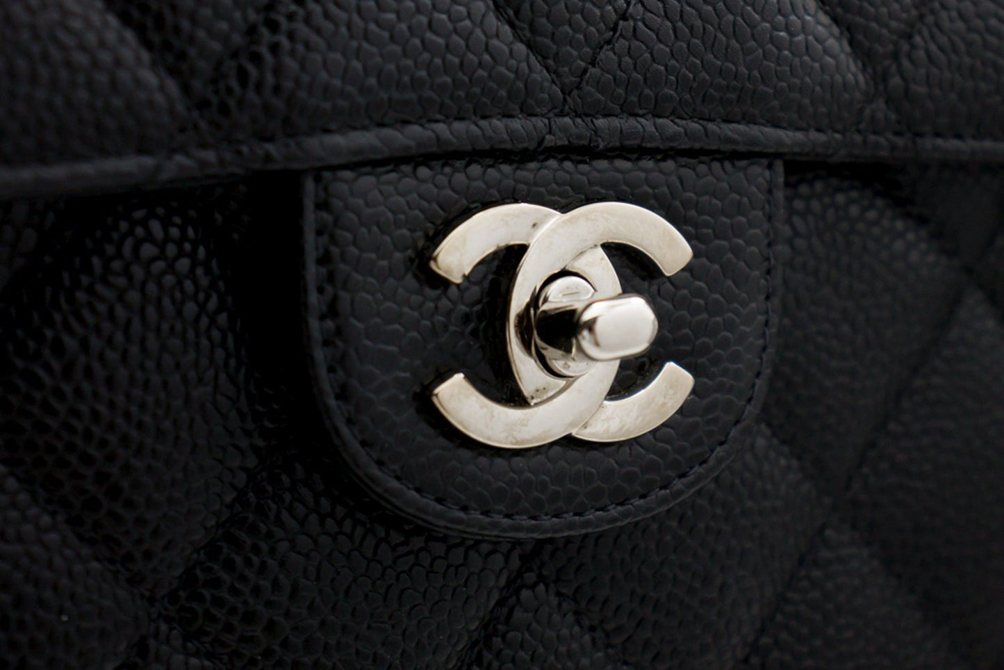 CHANEL Große klassische Handtasche Kette Umhängetasche Klappe Schwarz Kaviar g66