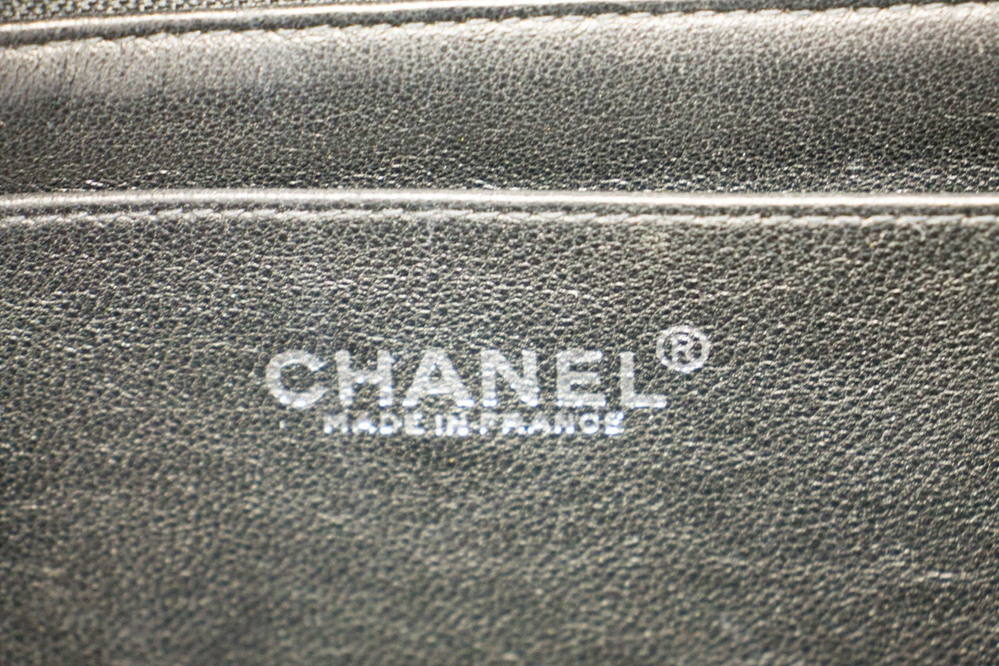 CHANEL Große klassische Handtasche Kette Umhängetasche Klappe Schwarz Kaviar g66