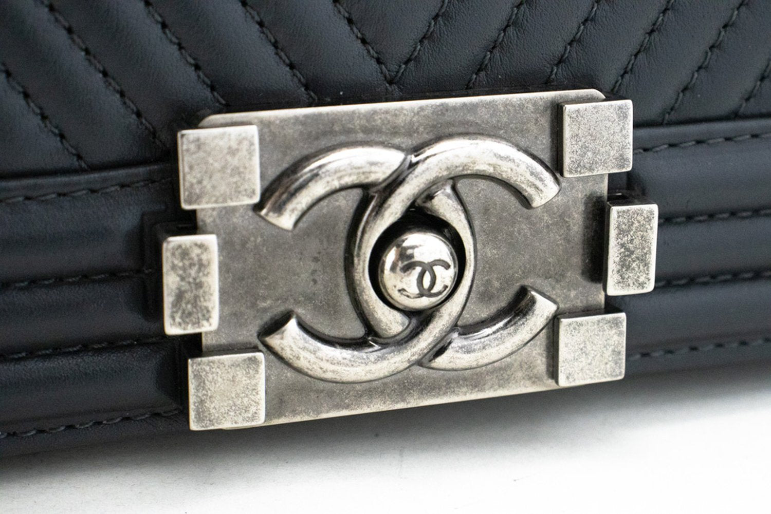 CHANEL Boy Donkergrijze V-Stitch Chain Schoudertas Gequilte Flap n41 hannari-shop