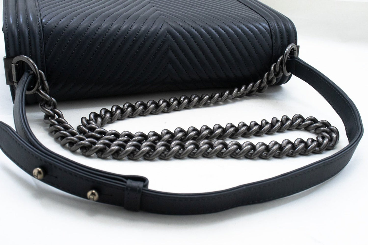 CHANEL Boy Donkergrijze V-Stitch Chain Schoudertas Gequilte Flap n41 hannari-shop