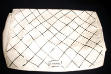Τσάντα CHANEL Maxi Κλασική τσάντα ώμου με κοκκώδη δέρμα μοσχαριού με διπλή πτερύγια αλυσίδα j17