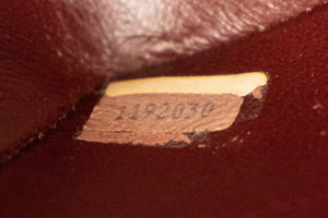 CHANEL Umhängetasche mit durchgehender Klappe und Kette, schwarze gesteppte Lammfell-Geldbörse j65