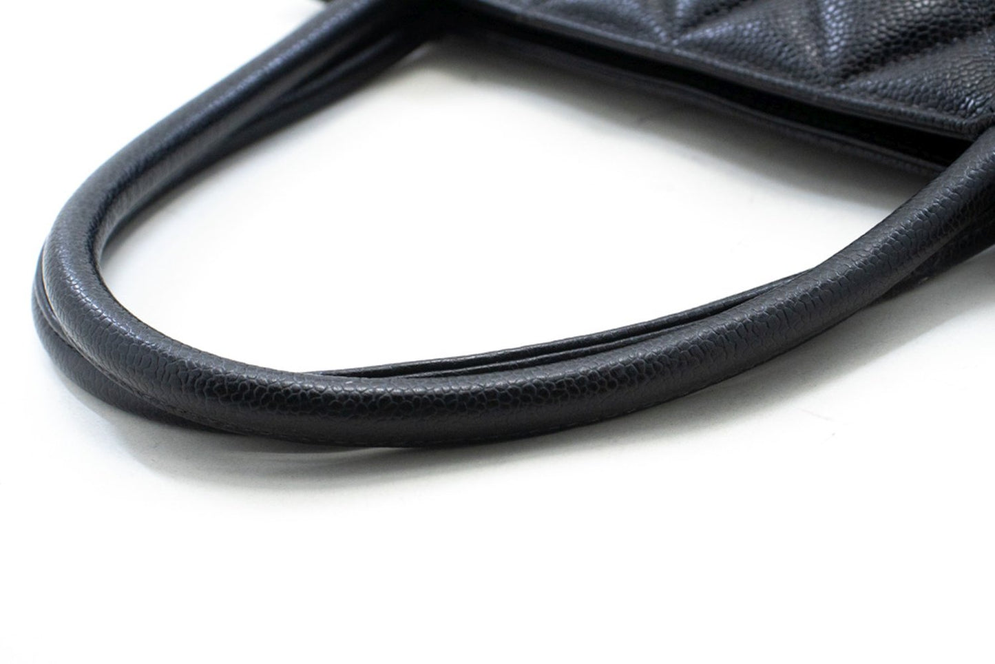 CHANEL Schultertasche aus silberner Medaillon-Caviar-Leder, Einkaufstasche, Schwarz, SV n42 hannari-shop