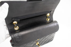 CHANEL Klassieke schoudertas met dubbele flap en ketting van 9 inch Zwart lamsleer k10