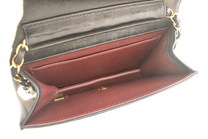 Τσάντα ώμου Clutch CHANEL με αλυσίδα τσάντα ώμου με μαύρη καπιτονέ j67