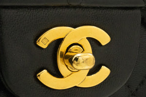 Τσάντα ώμου με μεσαία αλυσίδα CHANEL Classic Double Flap Μαύρο αρνί k61