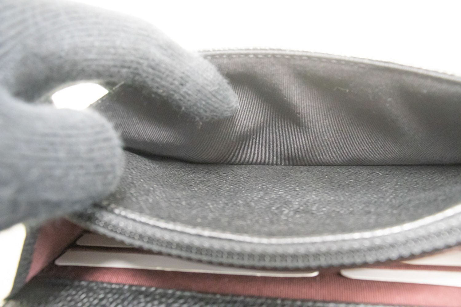 CHANEL Wallet On Chain WOC i kornet kalveskind, sort skuldertaske p60 hannari-shop