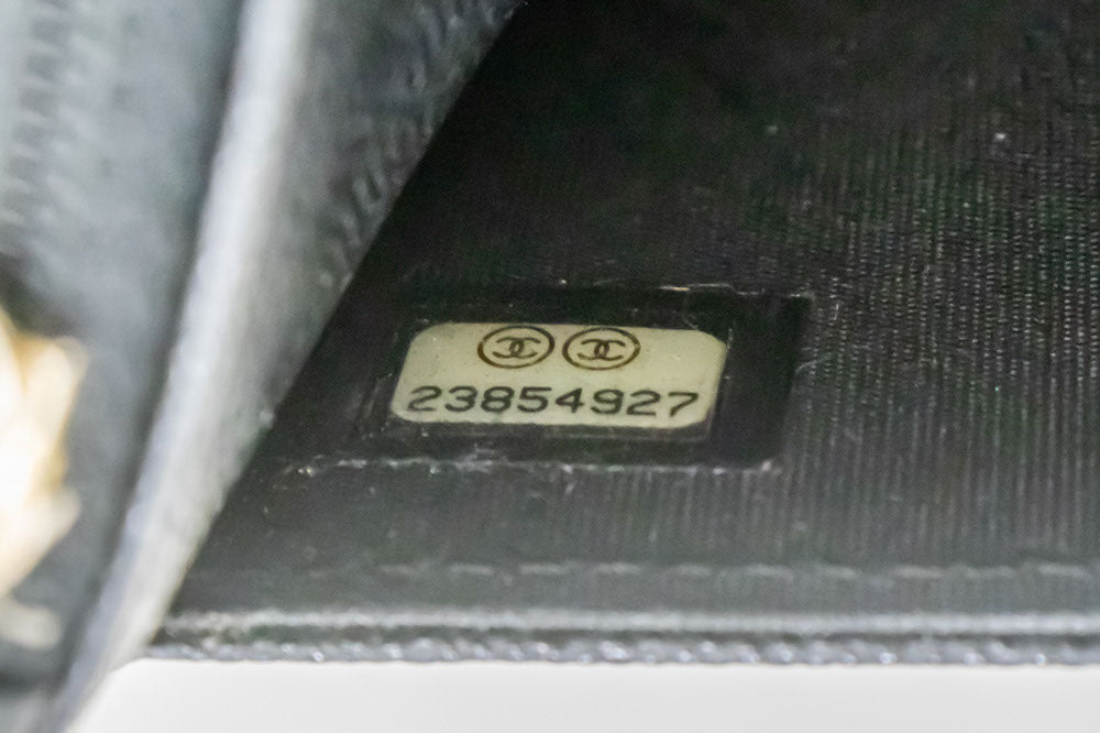 Portefeuille CHANEL Boy noir en veau grainé avec chaîne WOC sac à rabat p66 hannari-shop