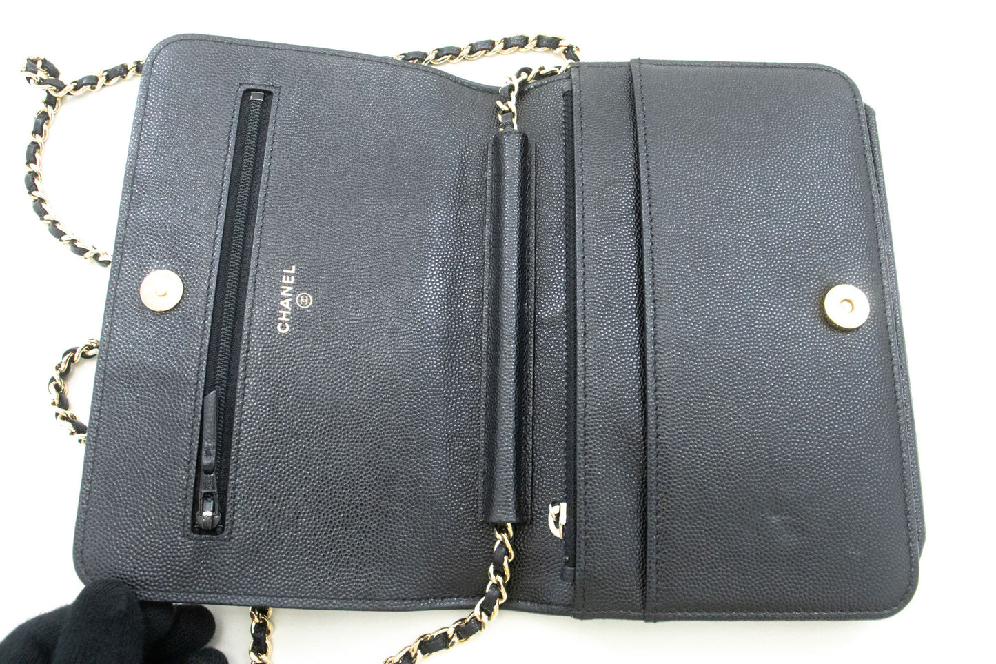 Portefeuille CHANEL Boy noir en veau grainé avec chaîne WOC sac à rabat p66 hannari-shop