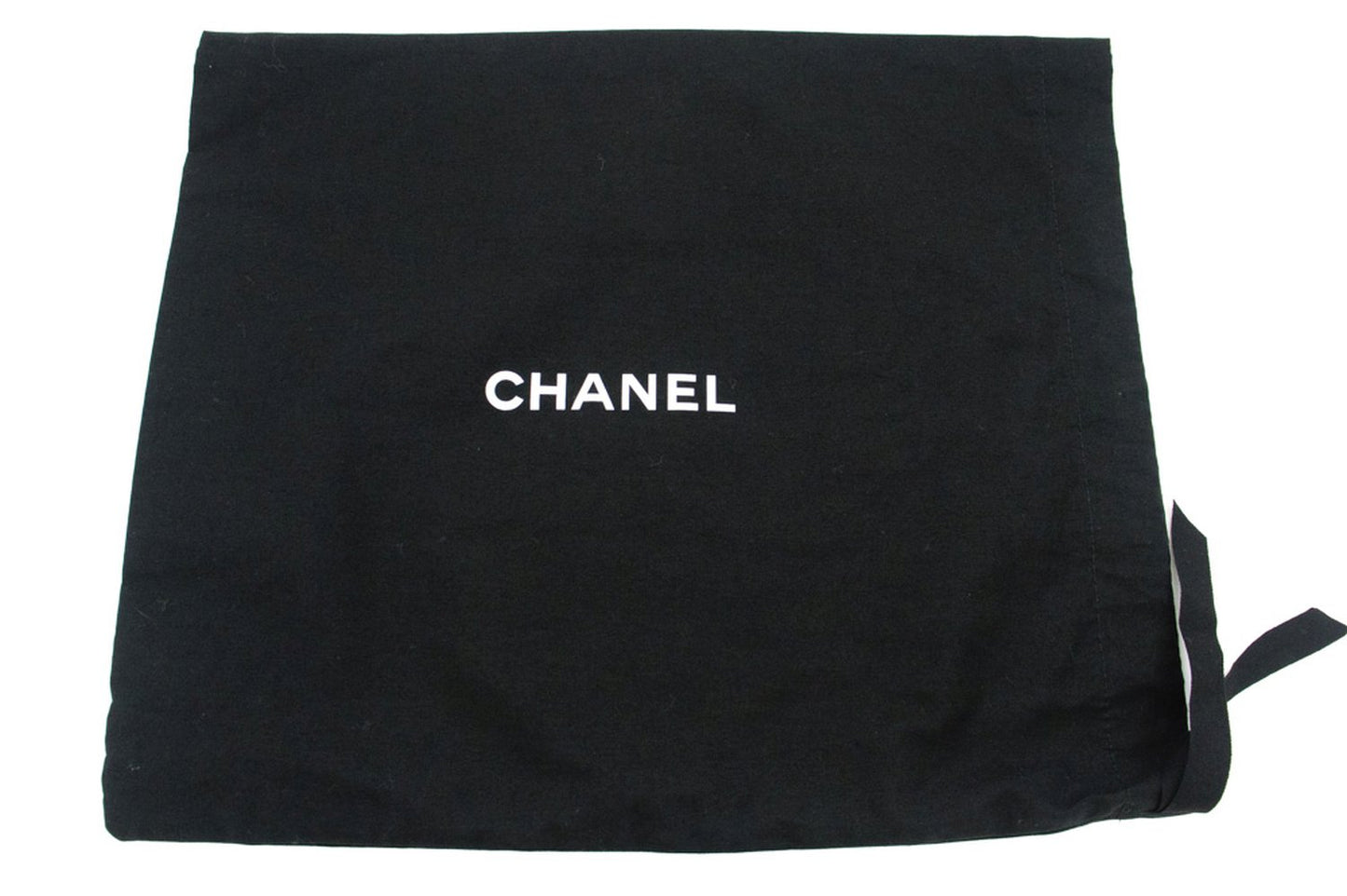 CHANEL – Große Schultertasche mit Klappe aus genarbtem Kalbsleder mit Kette, SV Classic L06