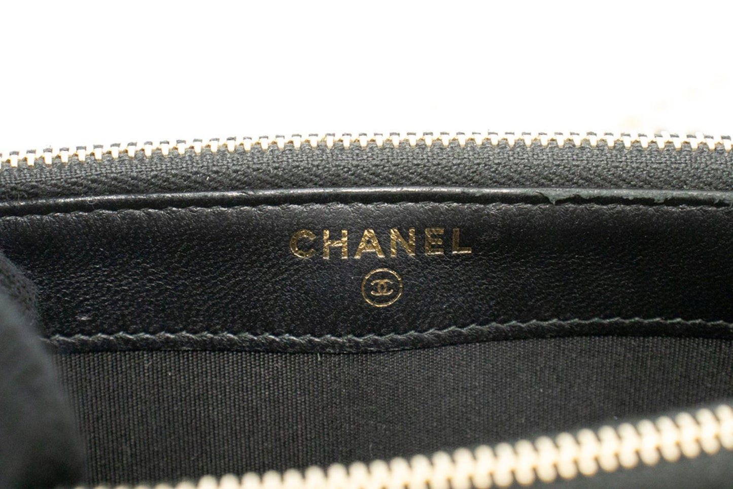 Portafoglio CHANEL in pelle di agnello con perle su catena Borsa WOC con catena a doppia zip L17