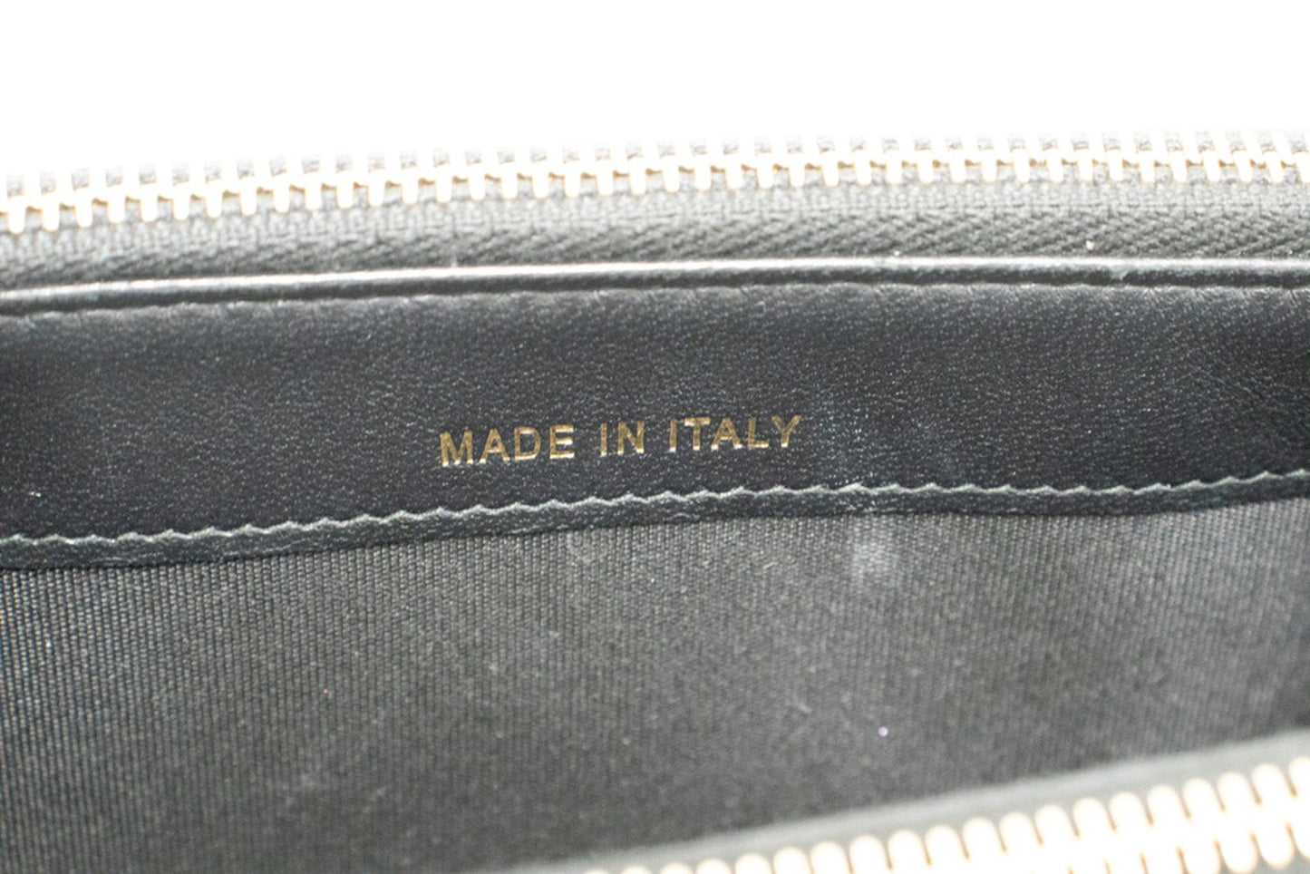 Portafoglio CHANEL in pelle di agnello con perle su catena Borsa WOC con catena a doppia zip L17