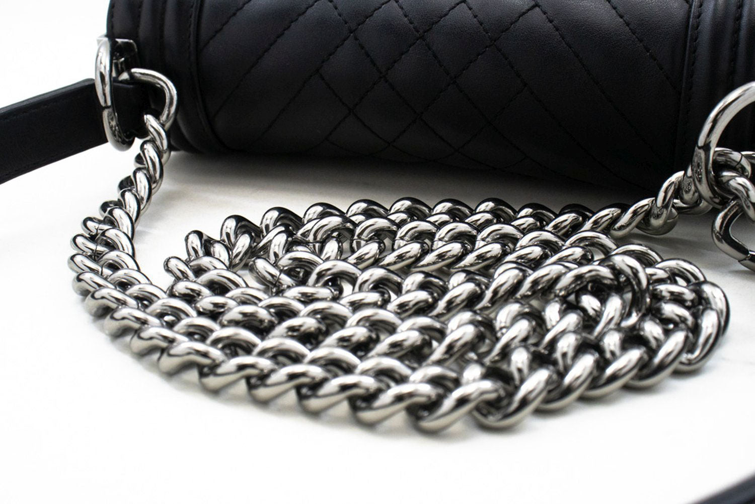 CHANEL Small Boy Chain Skuldertaske Sort Quiltet Klap Kalveskind p93 hannari-shop