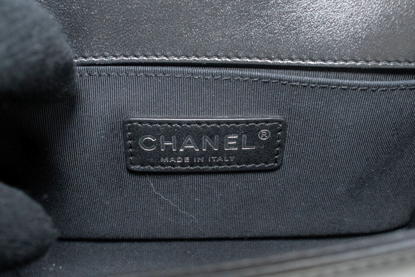 CHANEL Small Boy Chain Skuldertaske Sort Quiltet Klap Kalveskind p93 hannari-shop