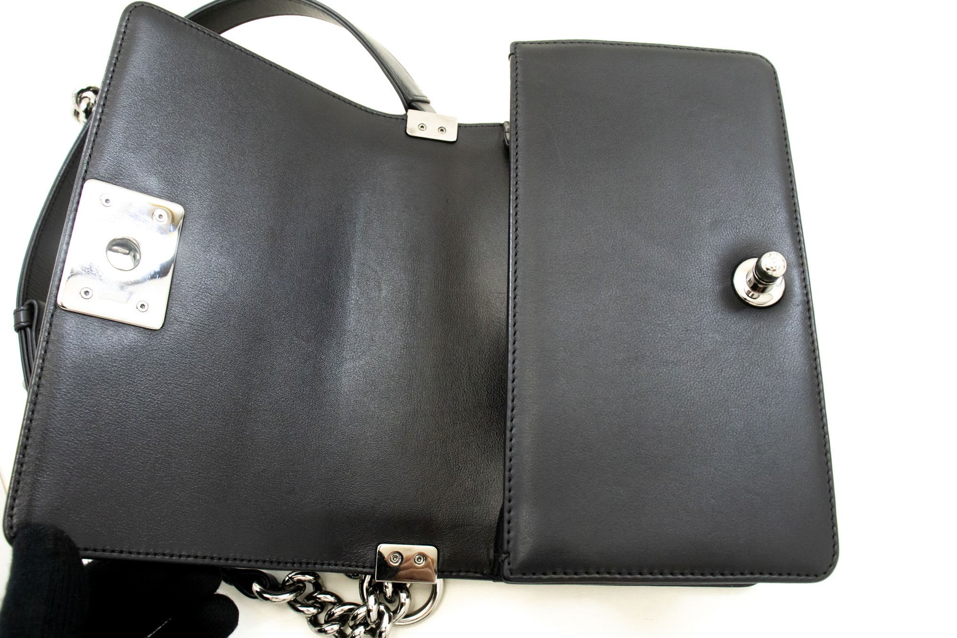 CHANEL Small Boy Chain Skuldertaske Sort Quiltet Klap Kalveskind p93 hannari-shop