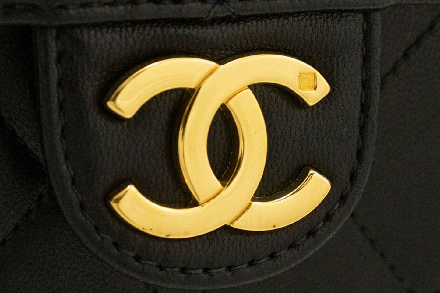 Sac à bandoulière chaîne CHANEL Pochette noire matelassée en agneau rabat portefeuille p42 hannari-shop