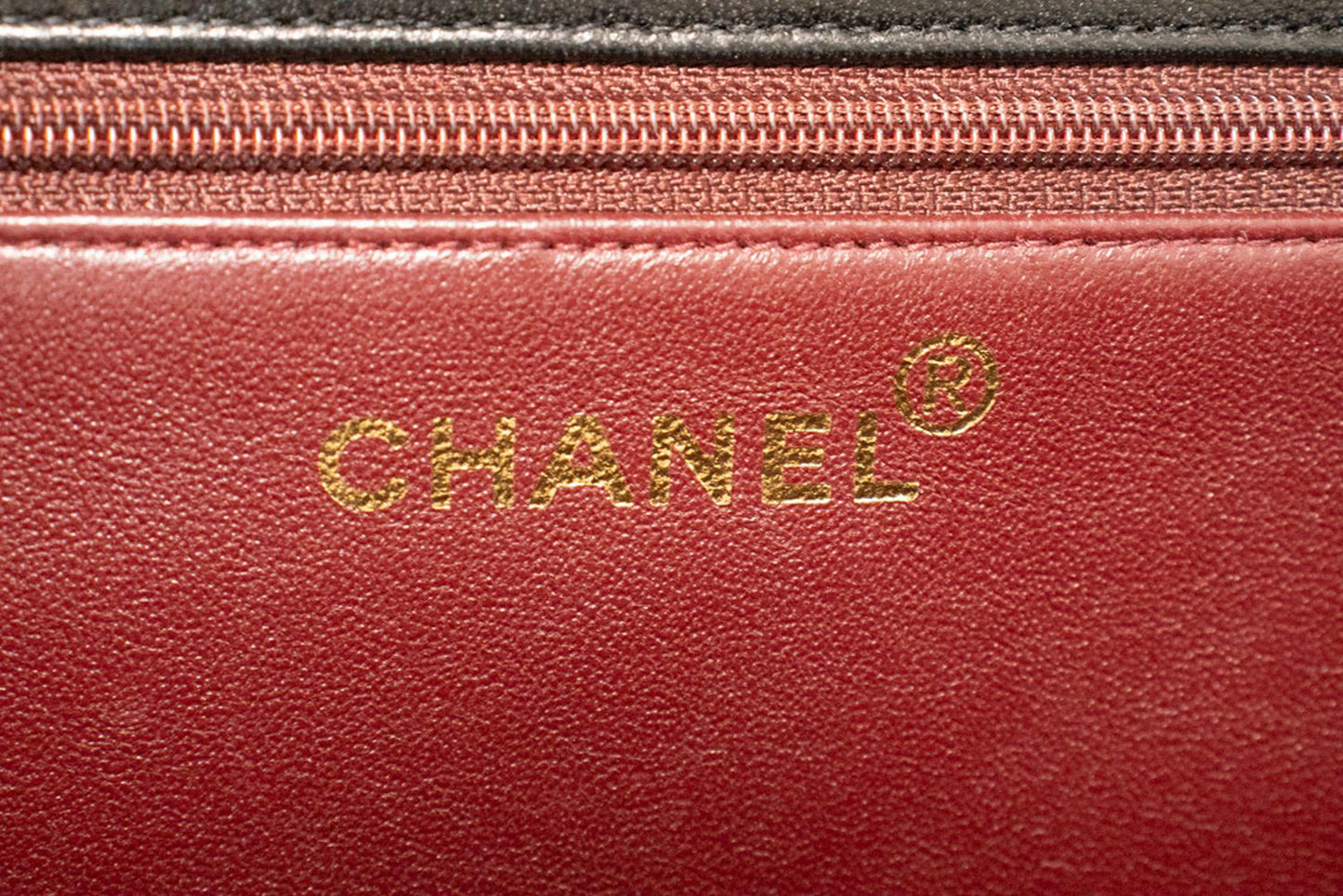 Sac à bandoulière chaîne CHANEL Pochette noire matelassée en agneau rabat portefeuille p42 hannari-shop