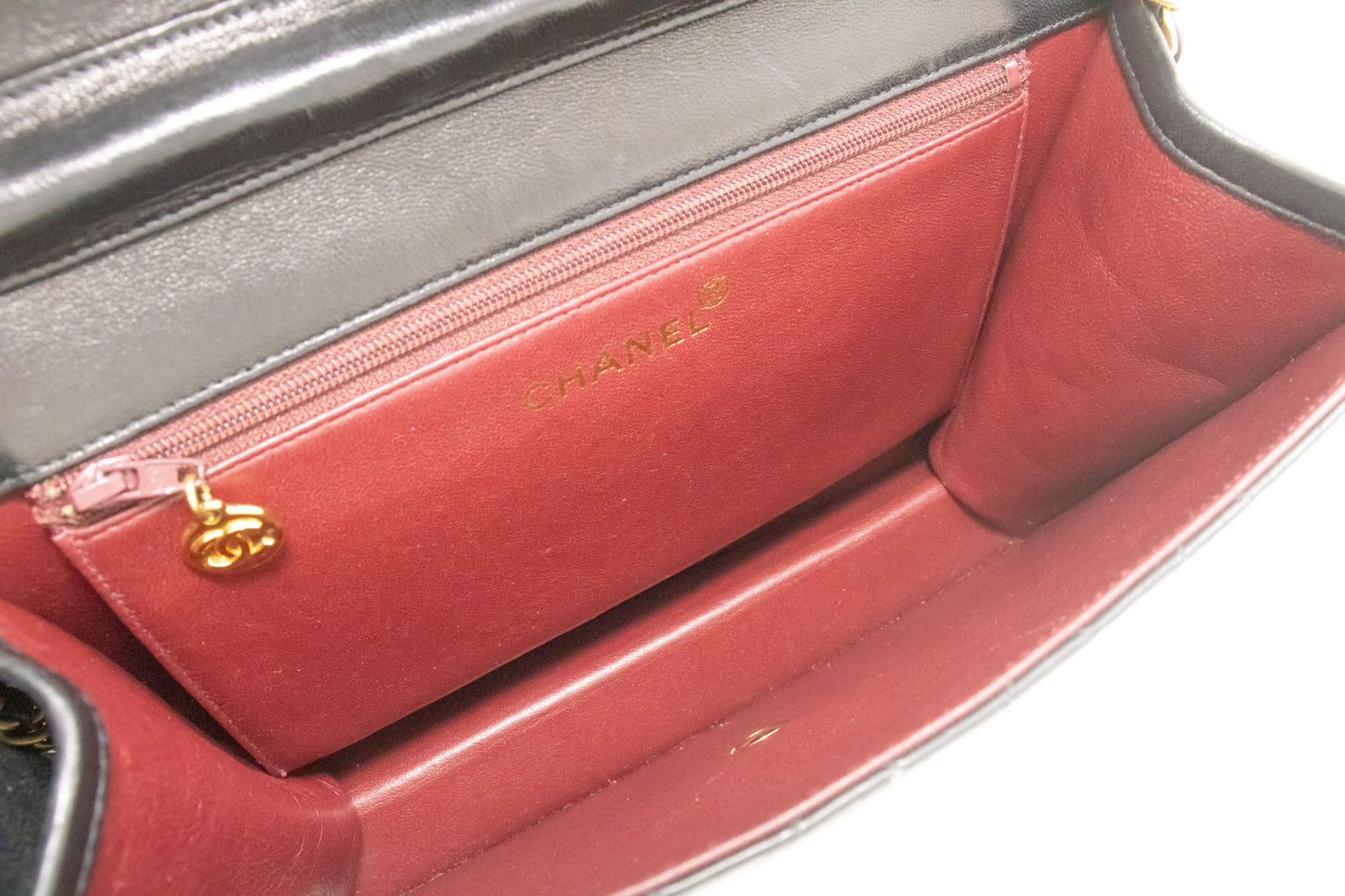 Sac à bandoulière chaîne CHANEL Pochette noire matelassée en agneau rabat portefeuille p42 hannari-shop