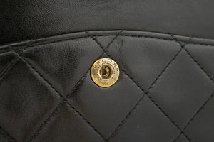 CHANEL Sac à bandoulière classique à double rabat 10" en cuir d'agneau noir k87