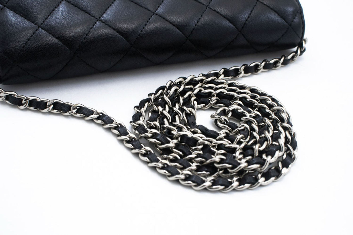 Sac à bandoulière CHANEL Black Classic Wallet On Chain WOC en agneau ab8 hannari-shop