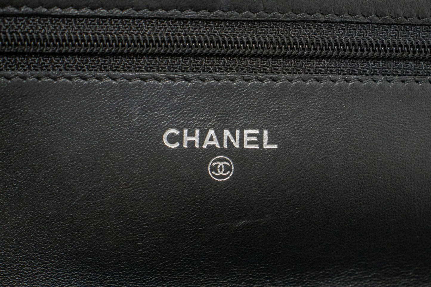 Sac à bandoulière CHANEL Black Classic Wallet On Chain WOC en agneau ab8 hannari-shop
