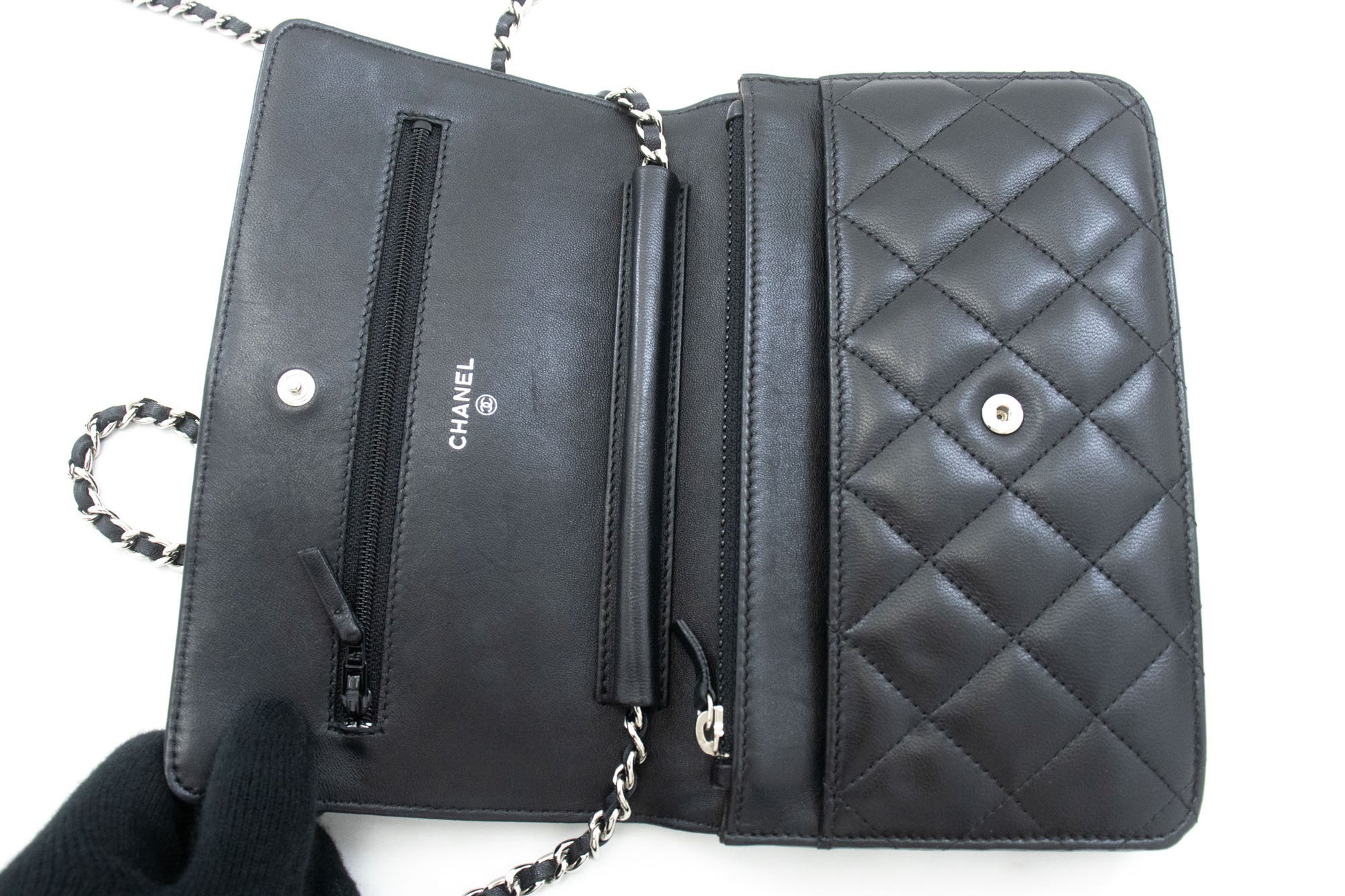 Sac à bandoulière CHANEL Black Classic Wallet On Chain WOC en agneau ab8 hannari-shop