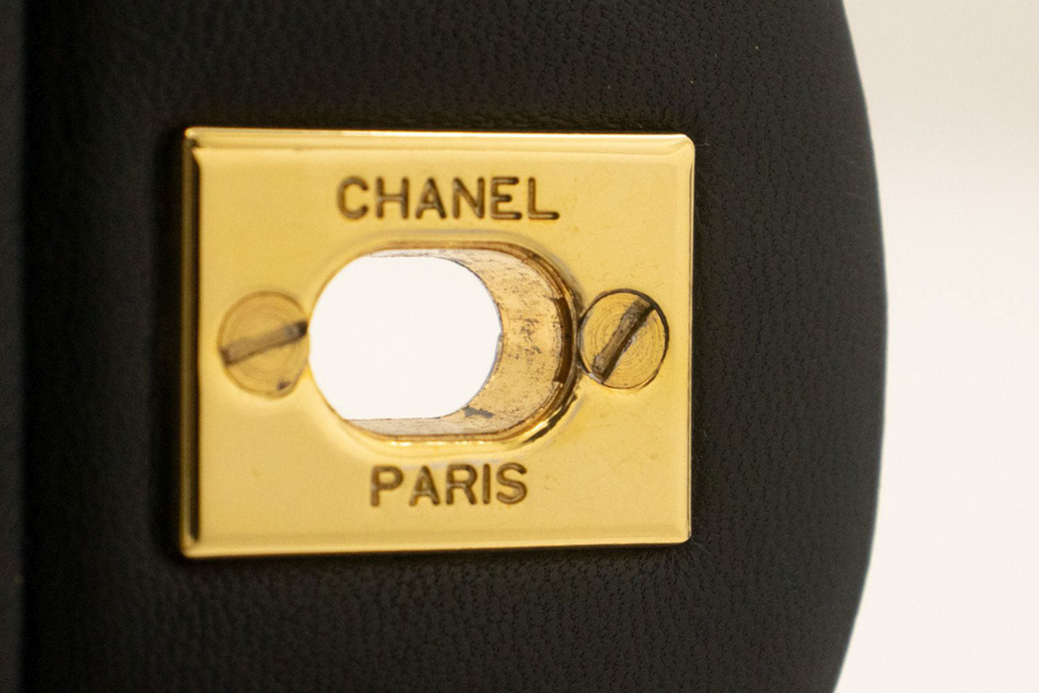 Sac à bandoulière carré CHANEL Classic Double Flap en agneau noir ad7 hannari-shop