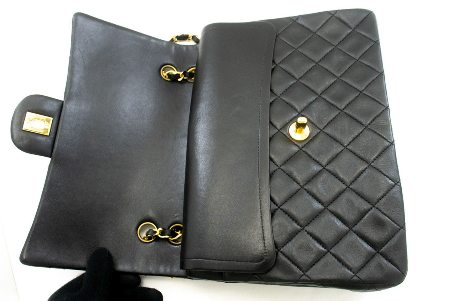 Sac à bandoulière carré CHANEL Classic Double Flap en agneau noir ad7 hannari-shop