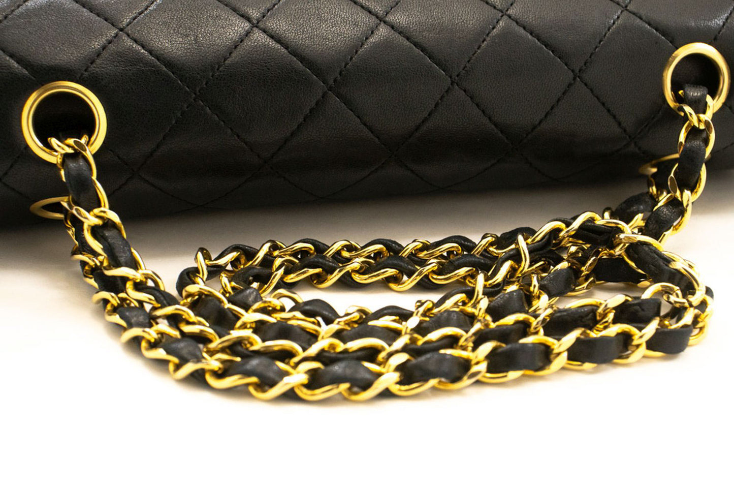 Sac à bandoulière carré CHANEL Classic Double Flap en agneau noir ad1 hannari-shop
