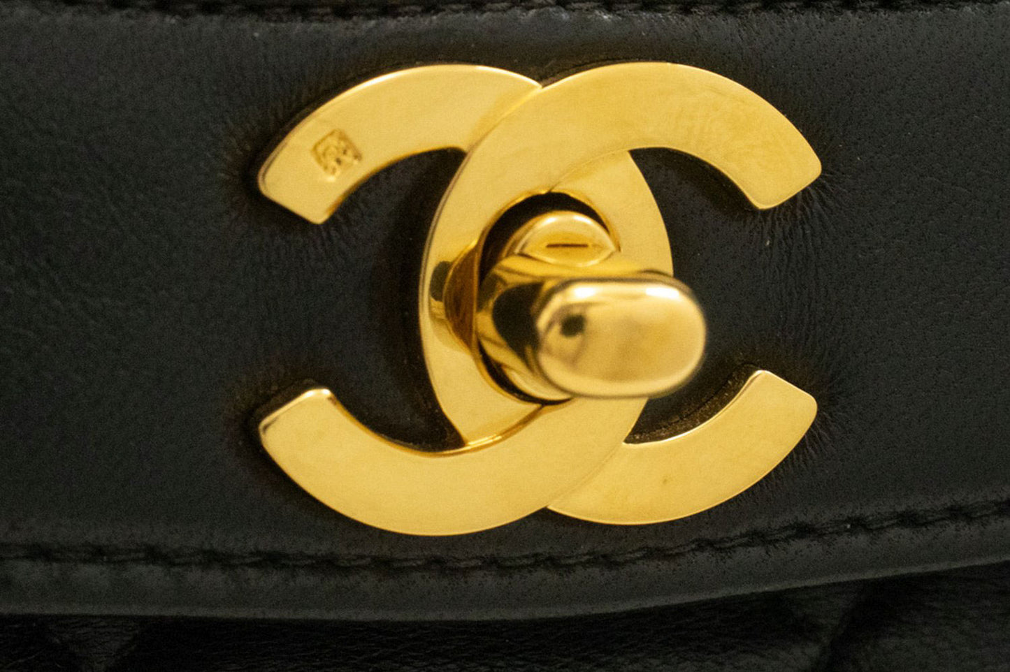 Sac à bandoulière matelassé CHANEL Diana Flap en agneau noir ah2 hannari-shop
