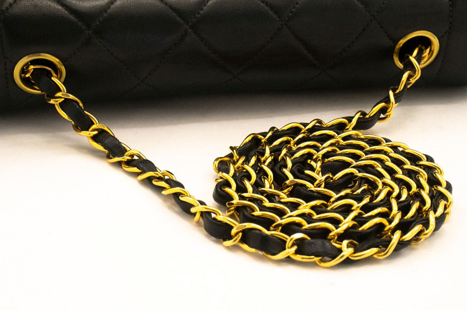 Sac à bandoulière matelassé CHANEL Diana Flap en agneau noir ah2 hannari-shop
