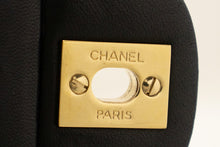Τσάντα ώμου CHANEL Classic Double Flap Μεσαία Αλυσίδα Μαύρο αρνί m03
