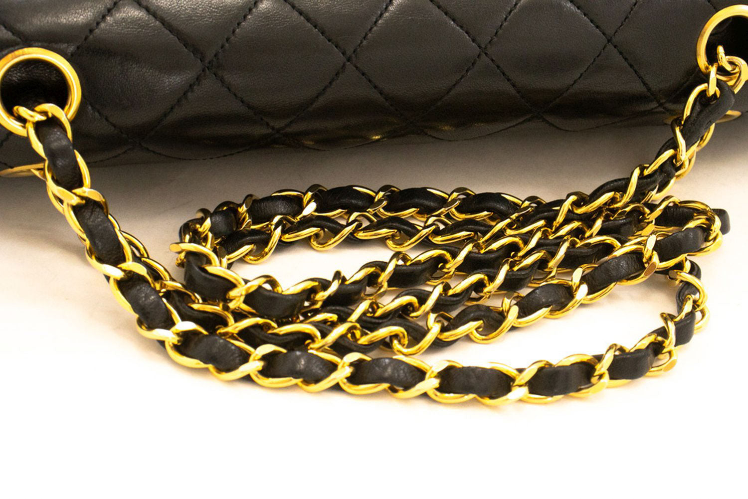 Sac à bandoulière CHANEL Classic Double Flap 10" en agneau noir avec chaîne ah7 hannari-shop