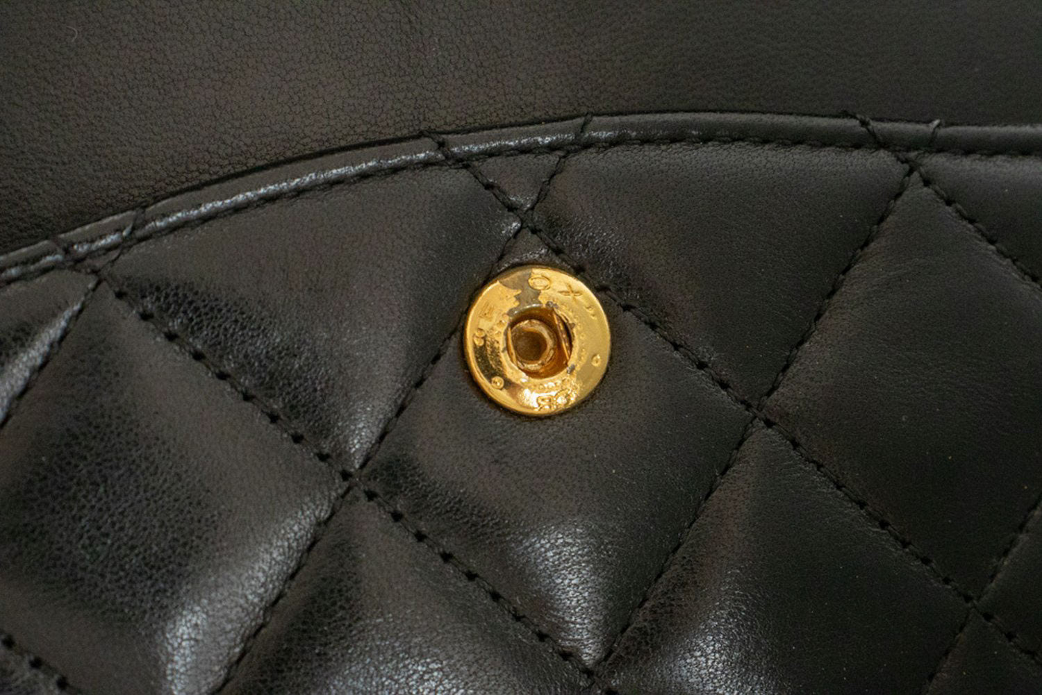 Sac à bandoulière CHANEL Classic Double Flap 10" en agneau noir avec chaîne ah7 hannari-shop