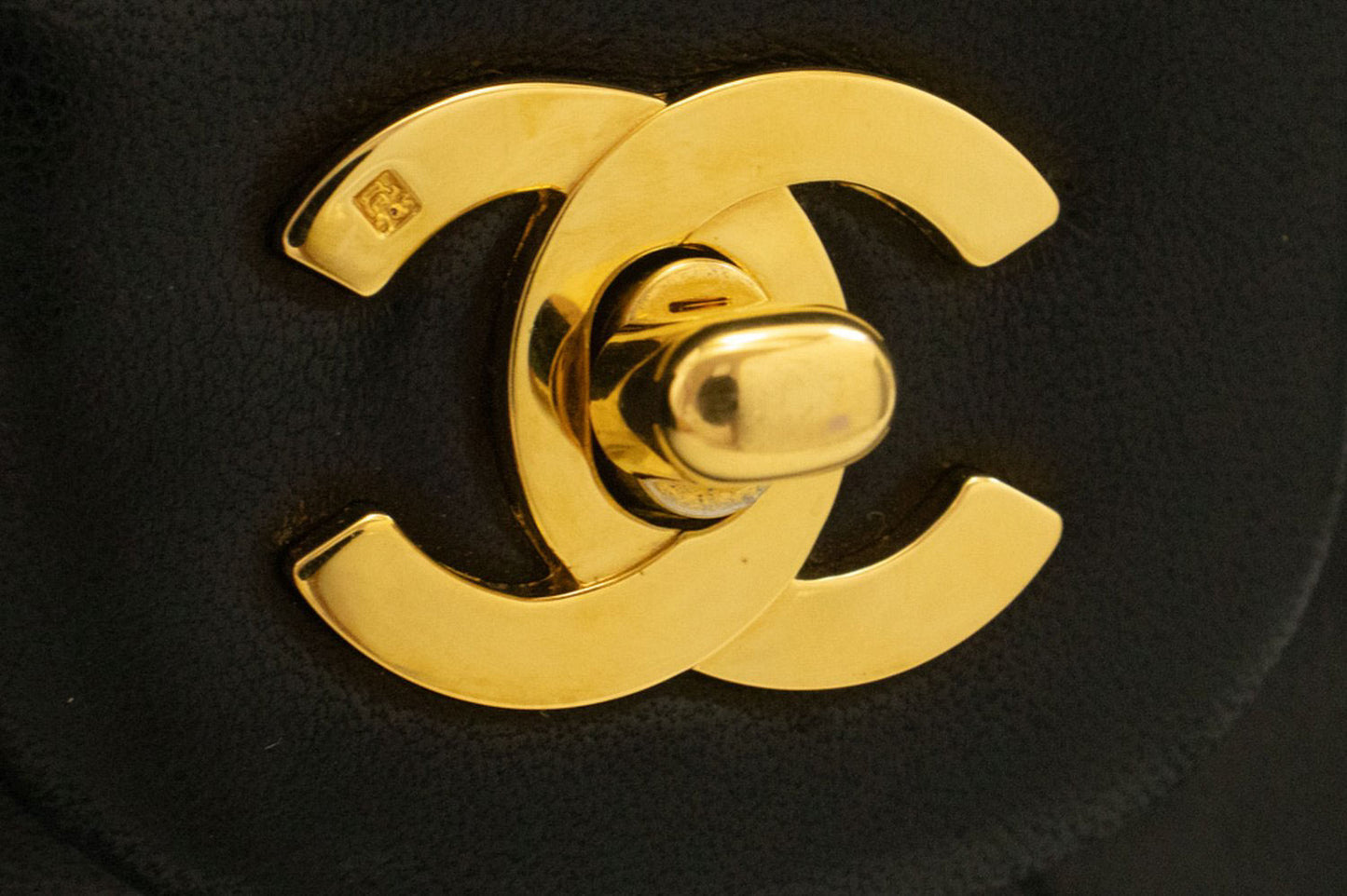 CHANEL Classic Double Flap 9" skuldertaske med kæde i sort lammeskind aj7 hannari-shop