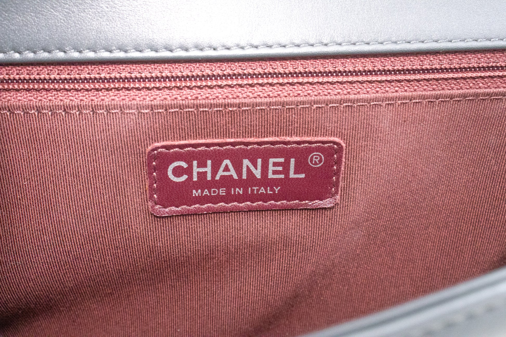 CHANEL Boy Donkergrijze V-Stitch Chain Schoudertas Gequilte Flap n41 hannari-shop