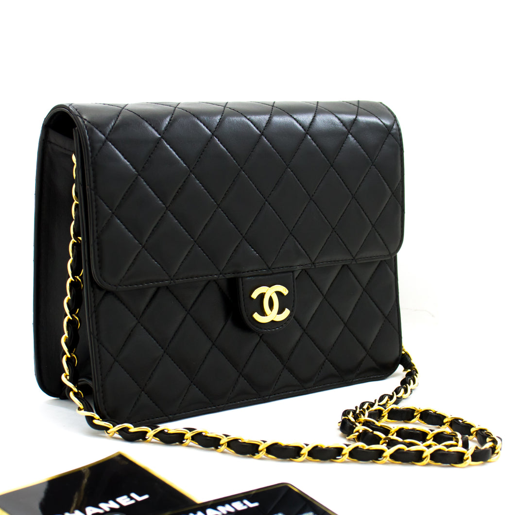 CHANEL Chanel 19 Handbag (AS1160 B04852 94305) in 2023